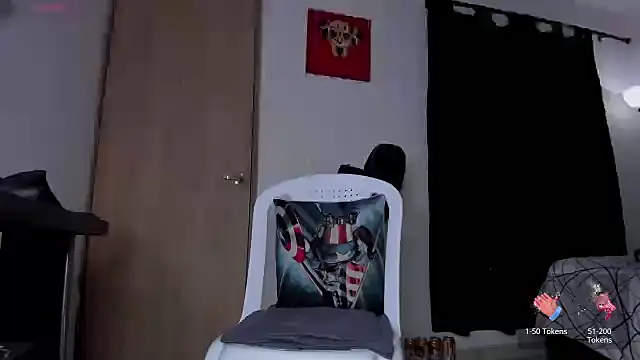 Cloudy_pigDude live sex cam