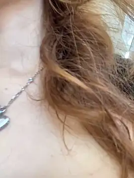 QuitieLia live sex cam