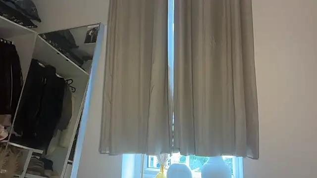 KayleeBella live sex cam