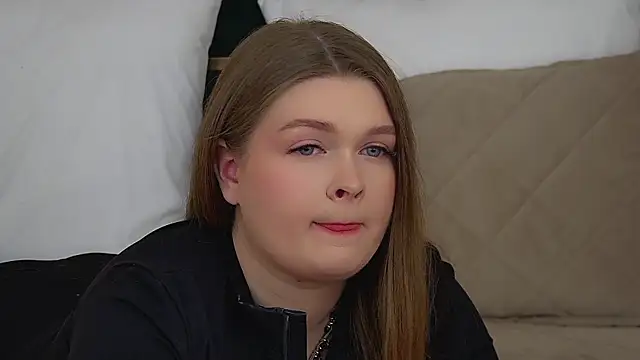 CrystalLyons live sex cam