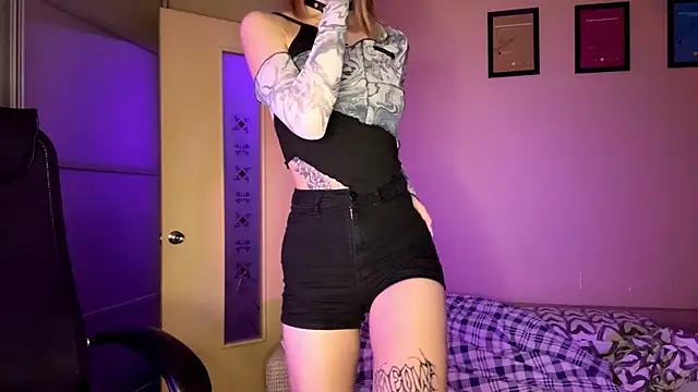 EmilySkyline's cam snapshot