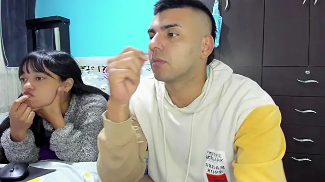 LazyandSniffer28's cam snapshot