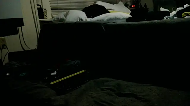 Luv2SuckBWC92 live sex cam