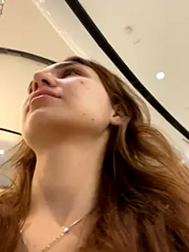 QuitieLia live sex cam