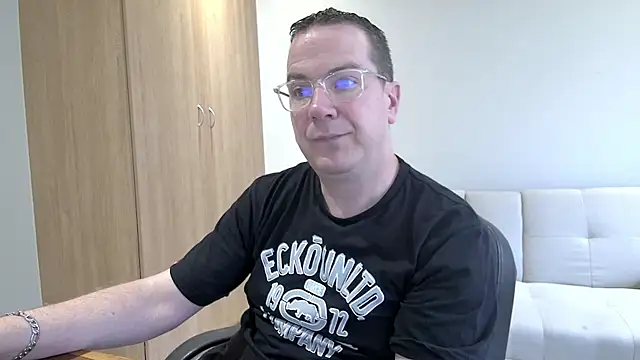 BrettJ81 live sex cam