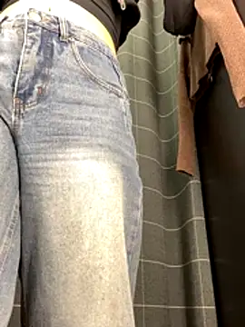 QuitieLia live sex cam