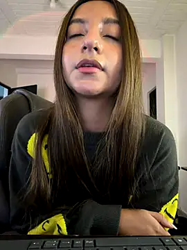 aly_golden_ live sex cam