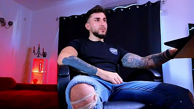 MightyAaron66 live sex cam