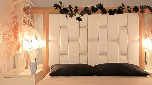 Daphne_And_Roger live sex cam