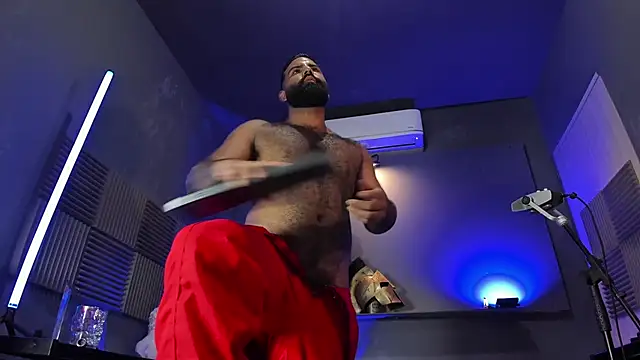 BeardAndrew live sex cam