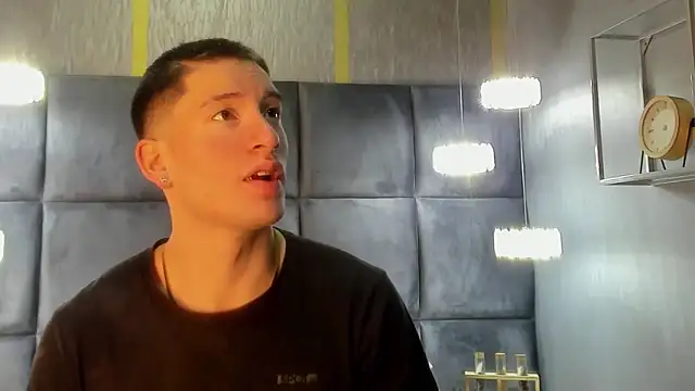 HunterHeat_'s cam snapshot