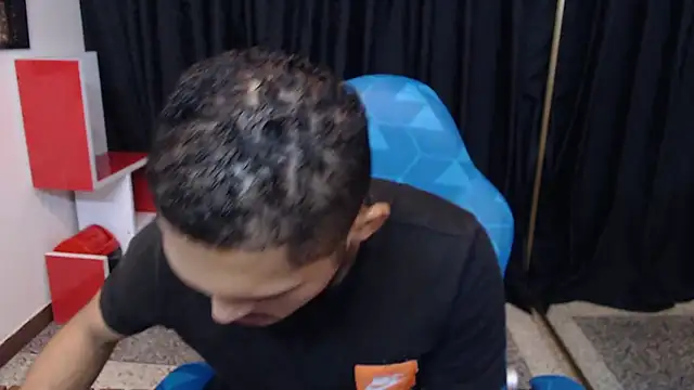 Derek_Storm_'s cam snapshot