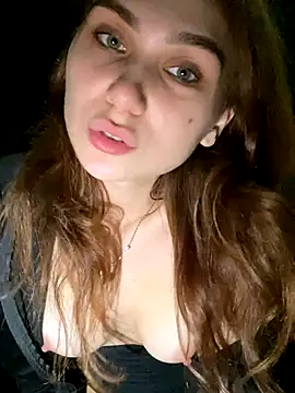 QuitieLia live sex cam