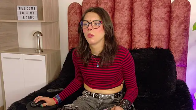 Lullaby_Charade live sex cam