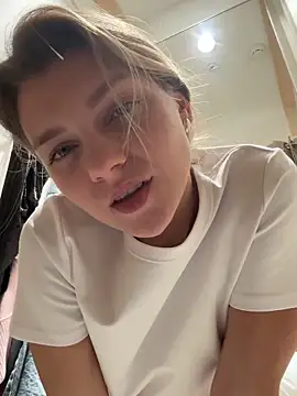 ValenciaShock live sex cam