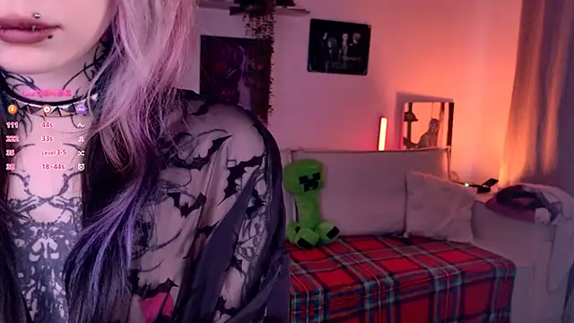 Lollyshy live sex cam