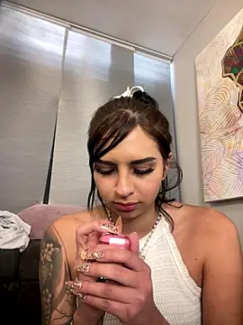 Hilary_pinkk live sex cam