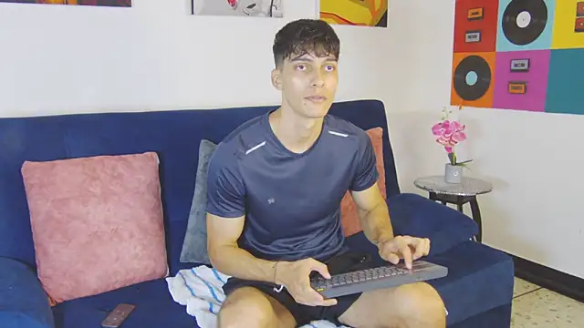 AlessioVitale live sex cam