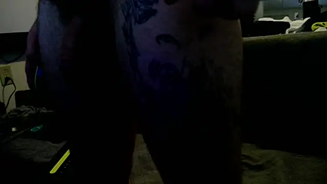 Luv2SuckBWC92 live sex cam