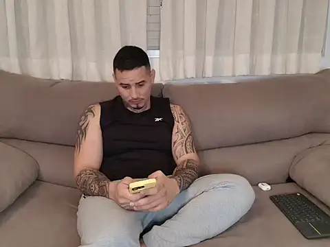 Milanthompson2025 live sex cam