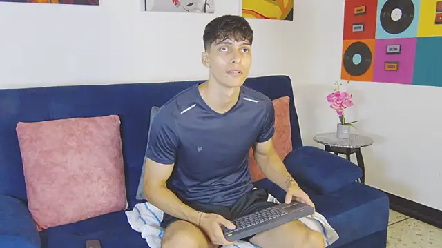 AlessioVitale live sex cam