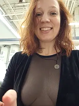 Exhibitionsplit live sex cam