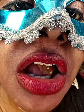 Sweet-Maddlina live sex cam