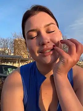 KikiWatson live sex cam