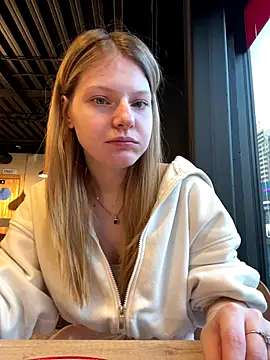 MaryHiggins live sex cam