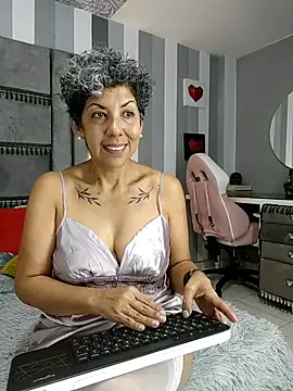 Julianewell live sex cam