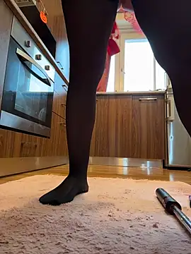 Hotmomcheckk_ live sex cam