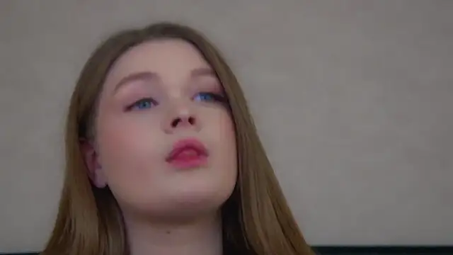 CrystalLyons live sex cam