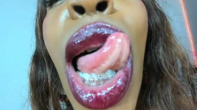 TAYLORR778 live sex cam