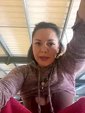 Luccreccia_ live sex cam