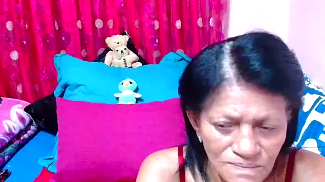 SLUTTYROXY live sex cam