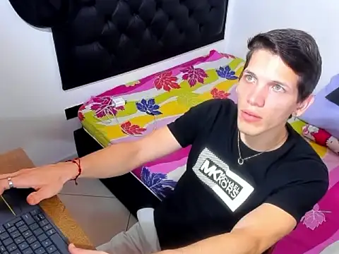 kevinkewman live sex cam