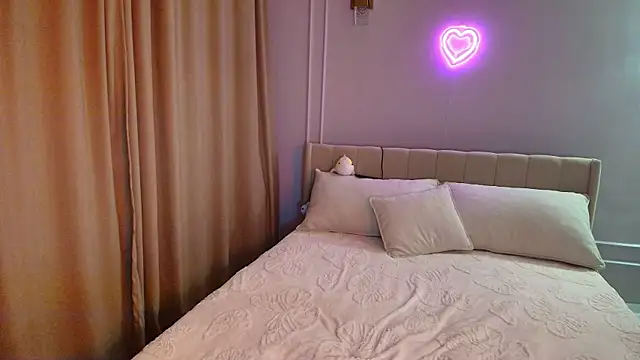 mooniejin live sex cam