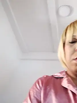 blondebitchlitle live sex cam