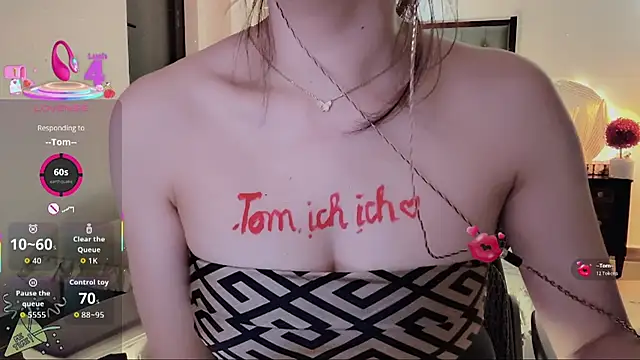 Caryln-Bun live sex cam