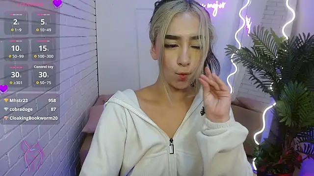 Malory_tay1 live sex cam