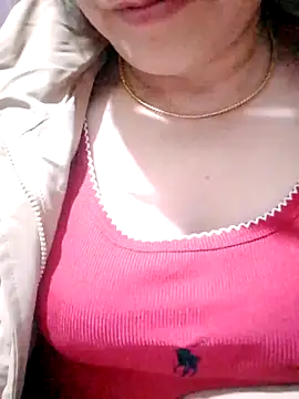 small-house123's cam snapshot