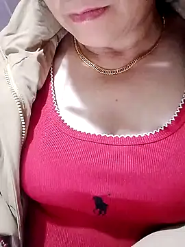 small-house123's cam snapshot