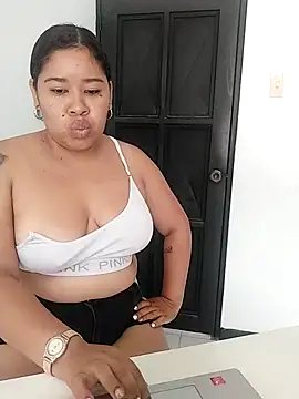 Sarahy-'s cam snapshot