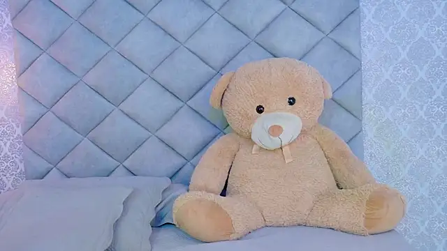 CARO_ADAMS1's cam snapshot