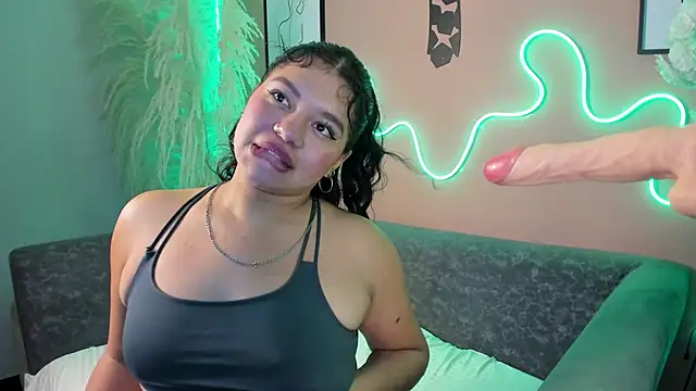 ella_evans_'s cam snapshot