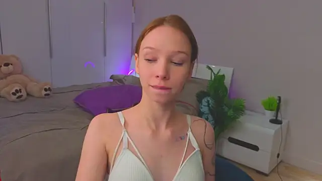 LilyVoise's cam snapshot