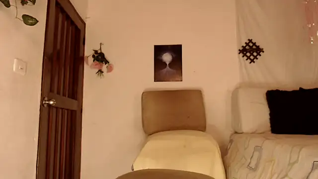 Estefani_32 live sex cam