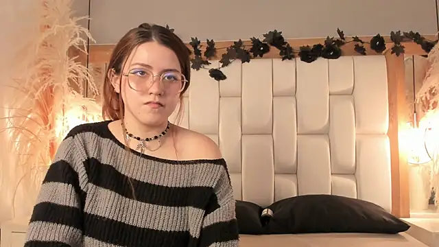 Daphne_And_Roger live sex cam