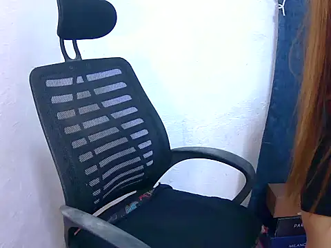 B-e-l-l-e live sex cam