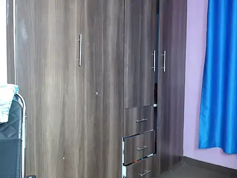 massive_squirts live sex cam